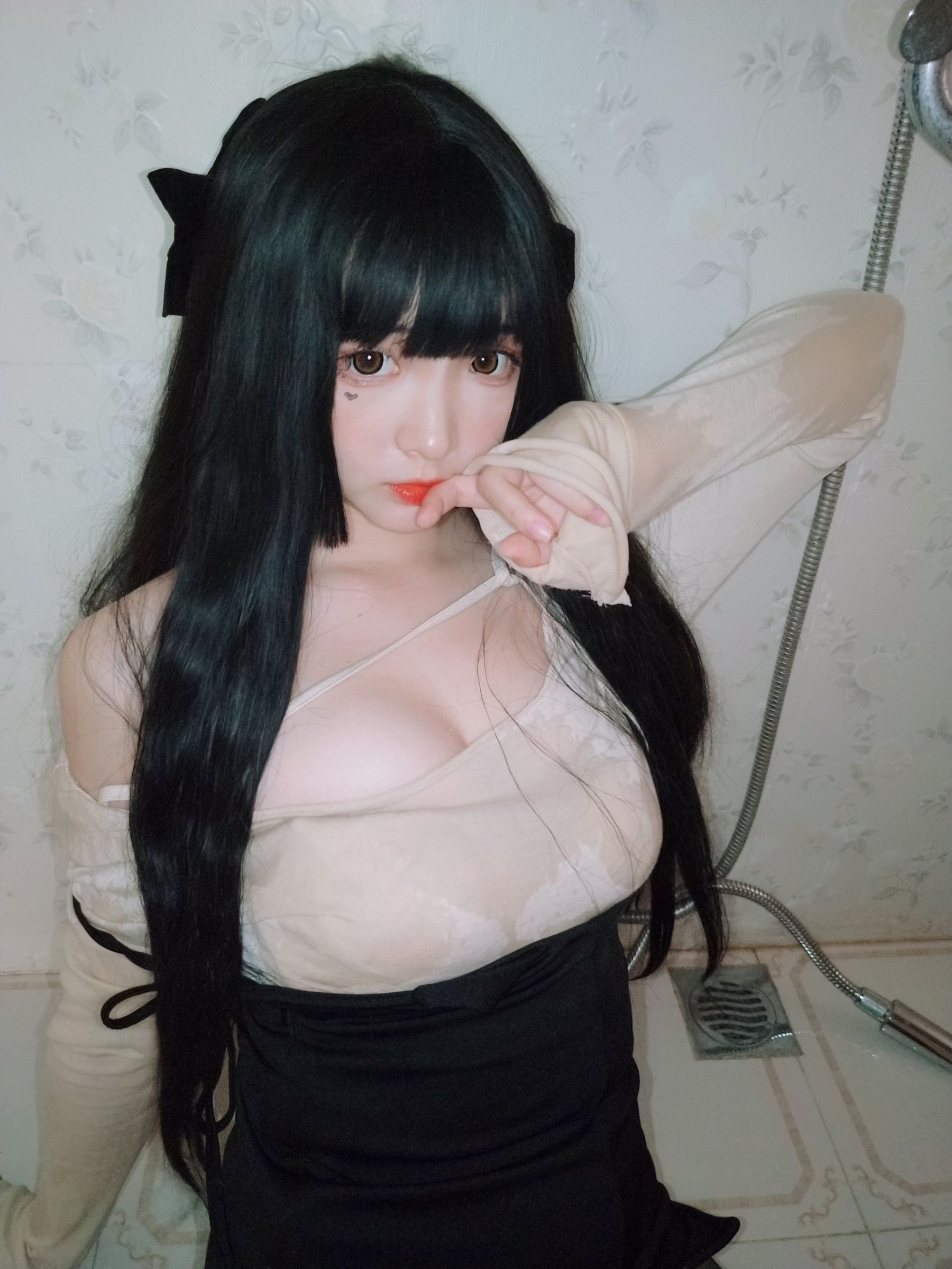 [Cosplay Photo] Two-dimensional beauty Furukawa kagura-bathroom wet body black silk Page 6 No.d6366e