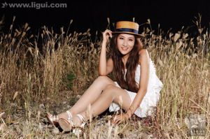 Model Li Lu „Klasyczna wizja pończoch na pustkowiu” [丽 柜 LiGui] Zdjęcie pięknych nóg i nefrytowych stóp