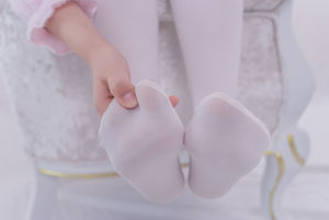 [Qinglan Movie] VOL.017 Pink Fluffy Pajamas White Silk Girl