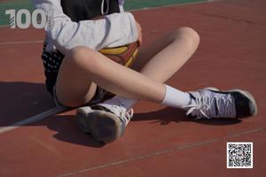 [IESS Las mil y una noches] Modelo Strawberry "Playing Basketball with Girlfriend 2" con hermosas piernas en medias
