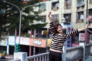 Тайваньская модель Кила Цзинцзин / Цзинь Юньцяо Коллекция "4 комплекта фотографий серии уличных съемок"