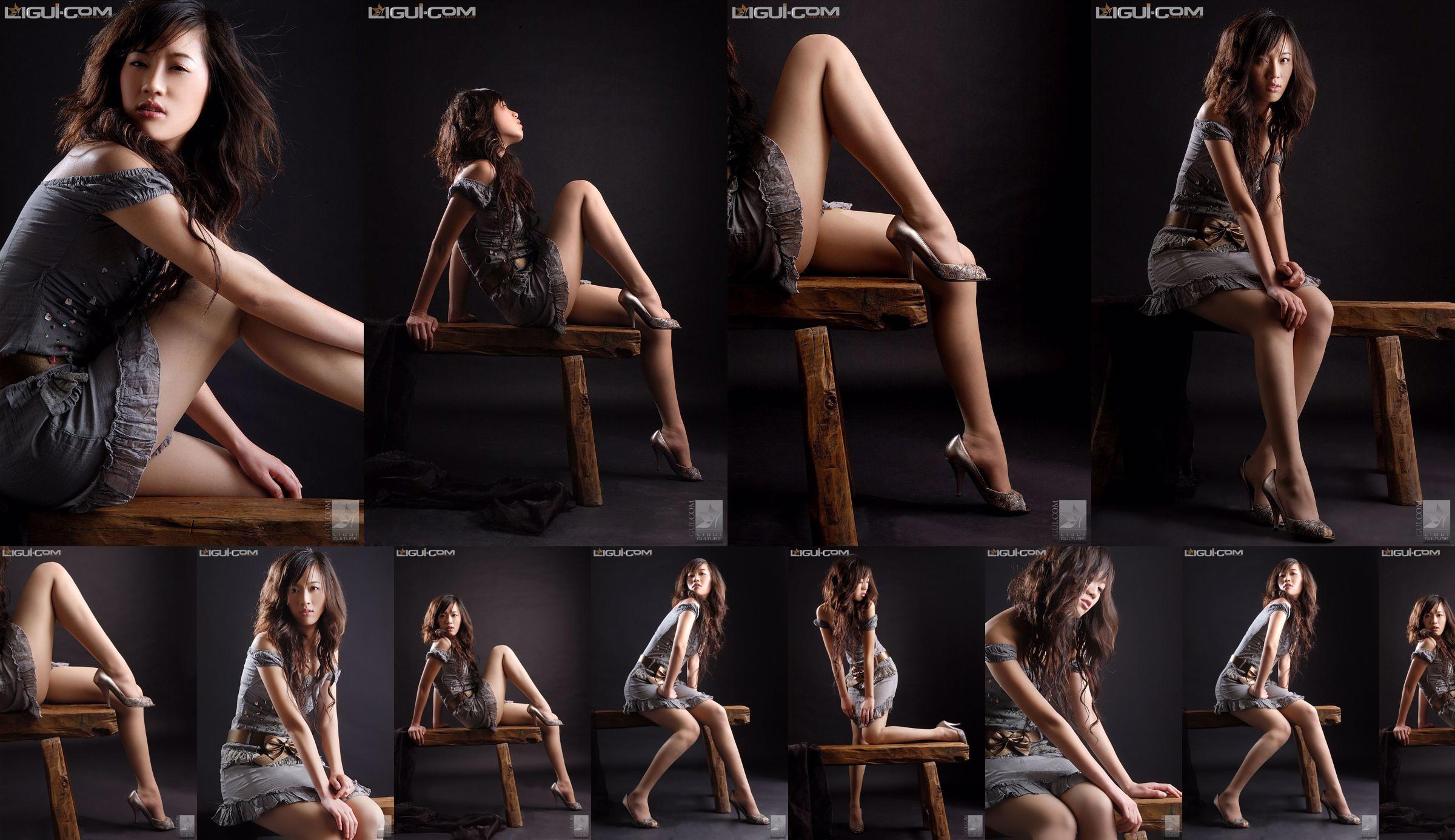 Modello Wang Xin "Yi Ren seduto da solo, begli occhi sfocati" [丽 柜 LiGui] Silk Foot Photo No.c10494 Pagina 2