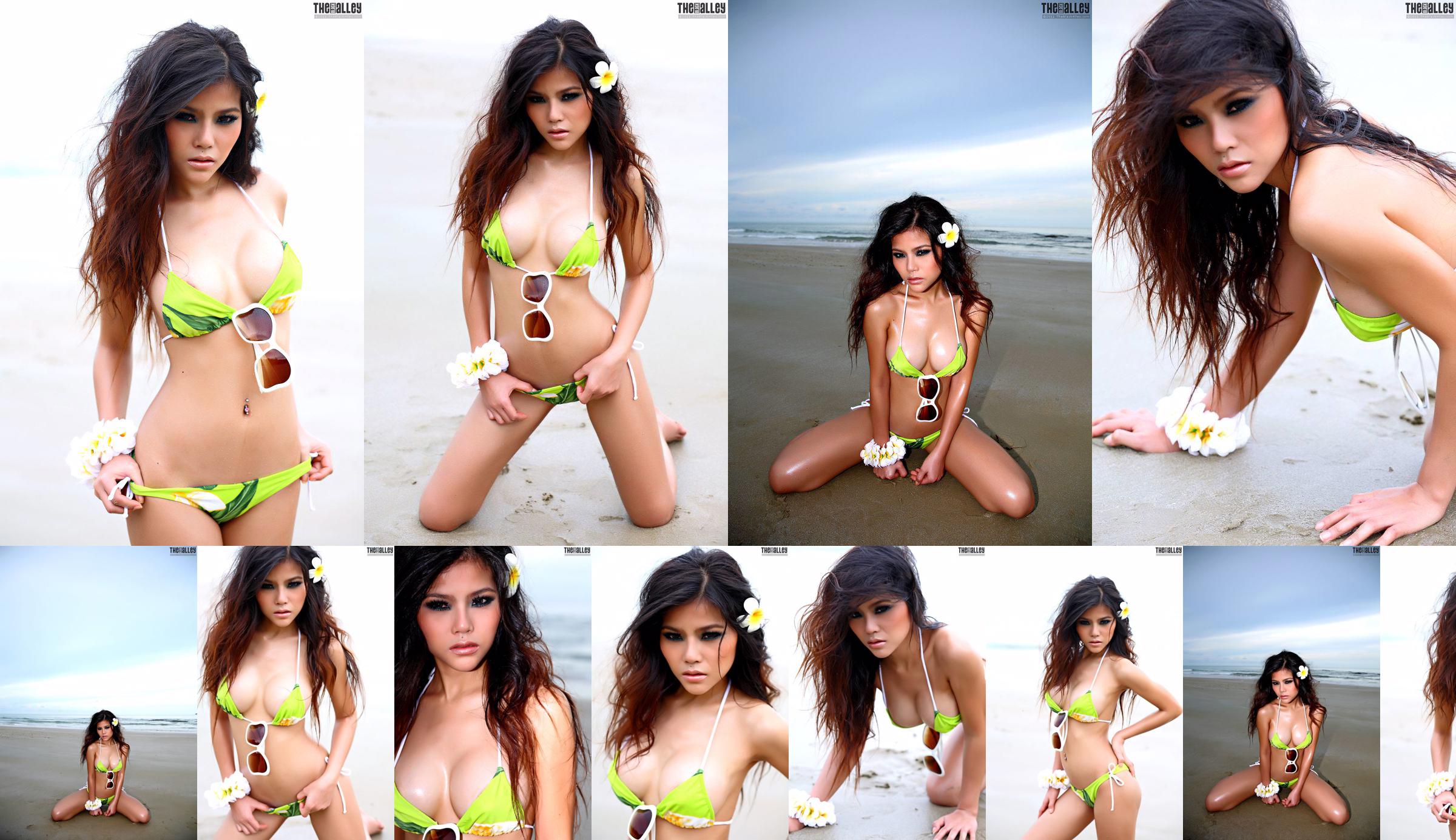 Juliana Young "Beach Bikini Body" [TBA / Black Lane] No.11ba58 Pagina 2
